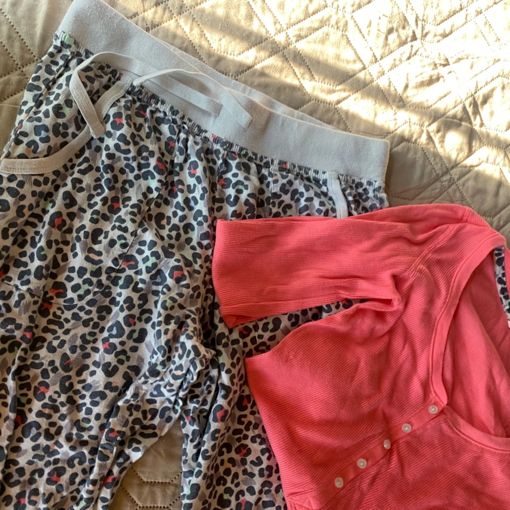 VICTORIA’S SECRET Cheetah Coral PJ Set